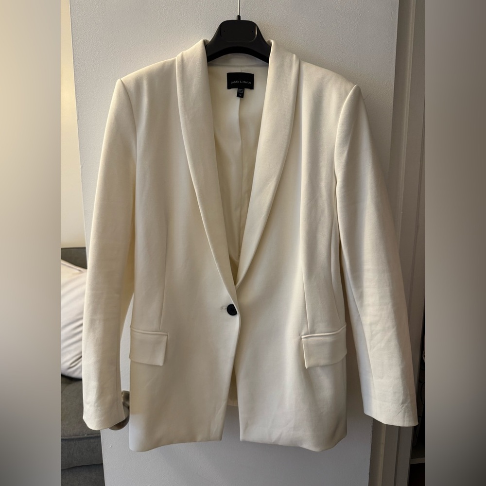 Ivory Blazer with Tailored Fit